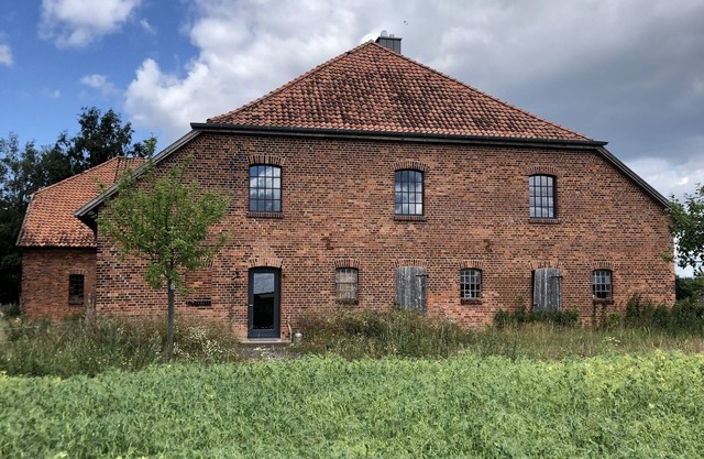 Lovingly converted workshop in former stable building