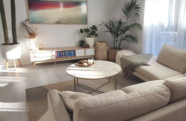 Lovley Sunlit Apartment With Spa Bath