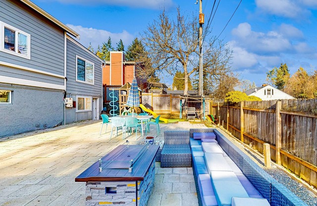 Lower-level home with fenced backyard, playground, BBQ, firepit, streaming, AC