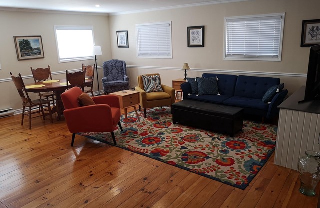 Loyalist Inn & Suites