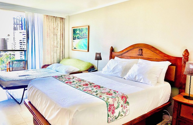 Luana Waikiki Hotel & Suites