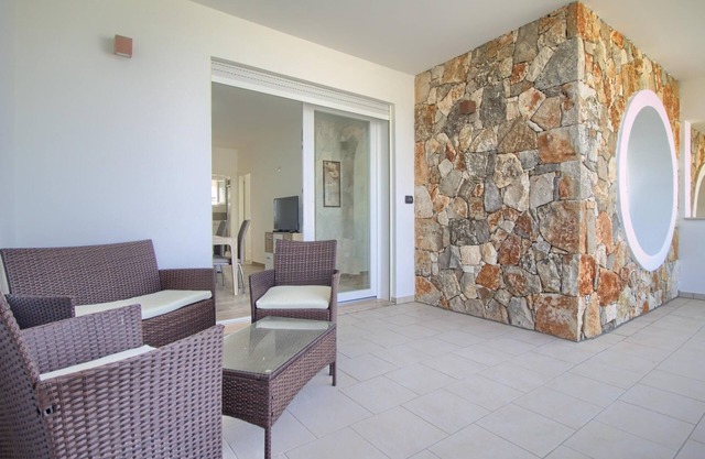 Luci Front Beach House