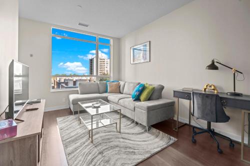 luminous 2-Bedroom Apartment with Balcony