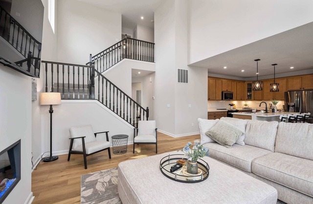 Lunar Haven – Gorgeous 5 BDR