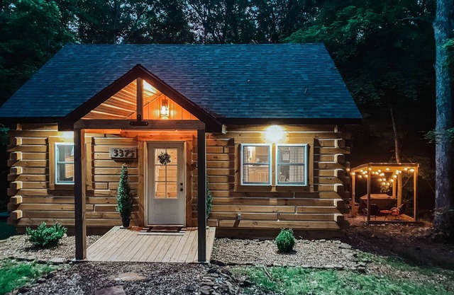 Lured to the Lake Cabin near Patoka - Hot tub and Creek!