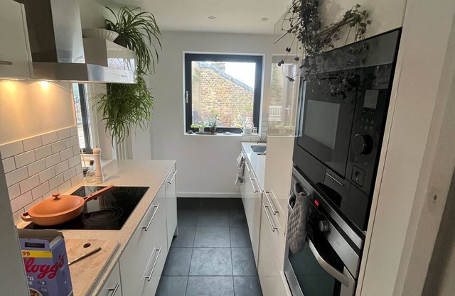 Lush 2BD Penthouse with Rooftop Balcony, Hackney