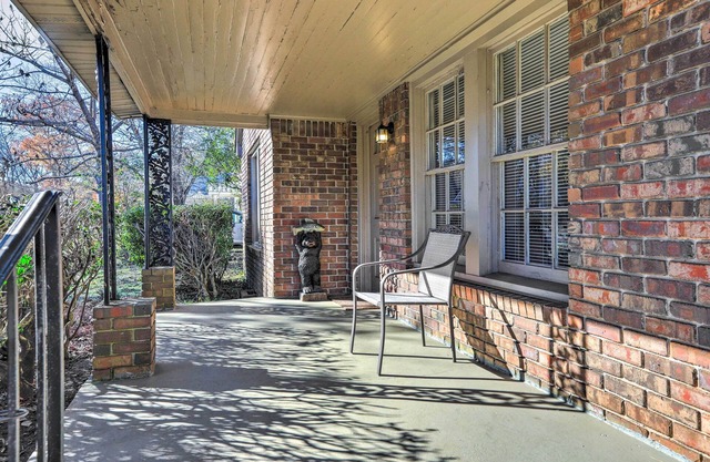 Lutherville Home Close to Shopping + More!