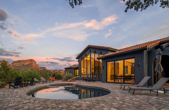 Lux 2-Acre Oasis: Pool, Spa, Views, Firepit