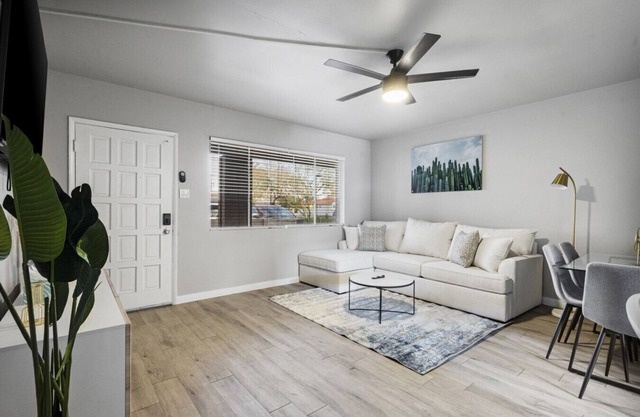 LUX BED Stylish 2B Oldtown Scottsdale Free Parking