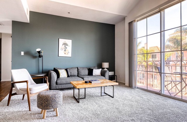 Lux Mid-Wilshire 2BR w/Sundeck, BBQ, near The Grove, by Blueground