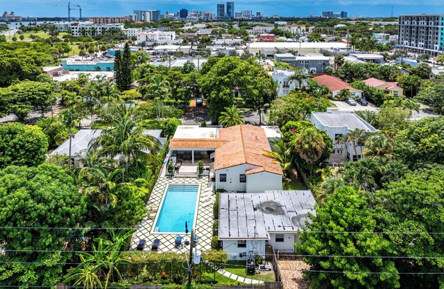 Lux PrimeLocation HtdResortPool OutdrDining