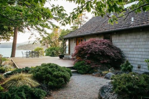 Luxe Beachfront, Hot Tub, Kayaking, Walk To Town