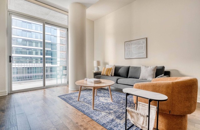 Luxe Downtown Austin 1BR w/Gym, Pool & W/D, nr Rainey St, by Blueground