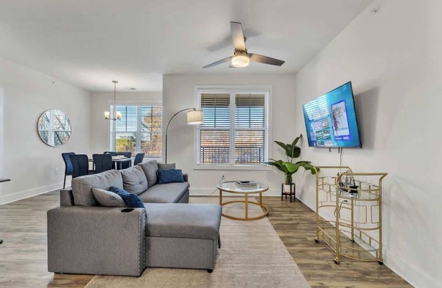 Luxe King 3BR Suite Mins to Downtown Durham!