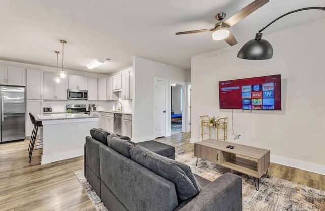 Luxe King 3BR Suite Mins to Downtown Durham!