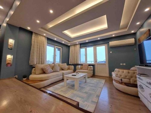 Luxe location 3Bedroom apartment & marvulase view