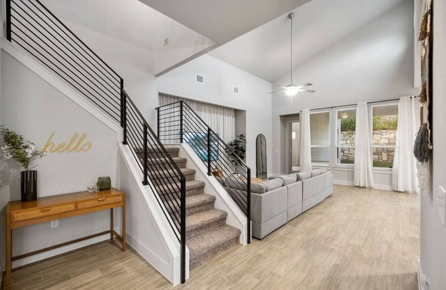 Luxe, Modern 4B House with Office, 20 min to DT