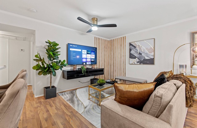 Luxe + Modern Dallas Condo: 2 Mi to Highland Park!