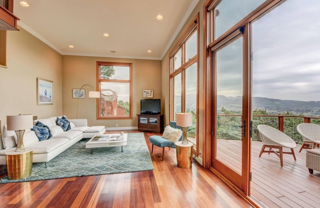 Luxe, Modern, Lavish Views, Minutes To Town 3 Bedroom Home by RedAwning