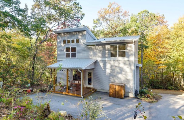 Luxe Mountain Home Near Ridgecrest and Asheville!