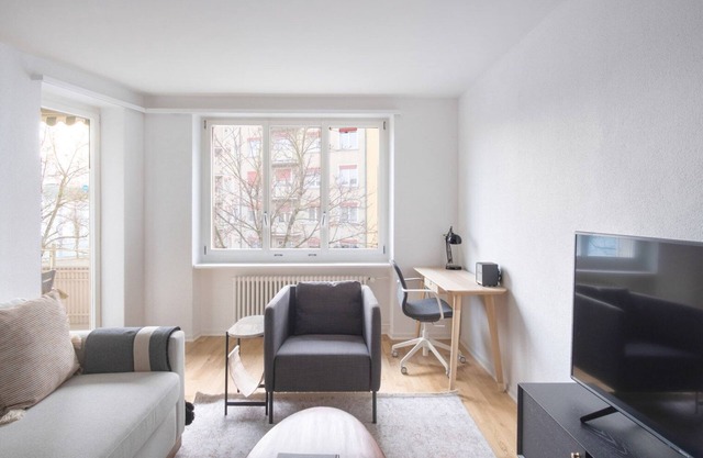 Luxe Oerlikon 3.5 Room w/Balcony, 1min to Train Station, by Blueground