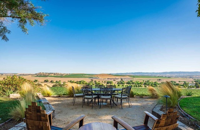 Luxe Ranch with Hot Tub & Awesome Views of Vineyards and Horse Pastures.