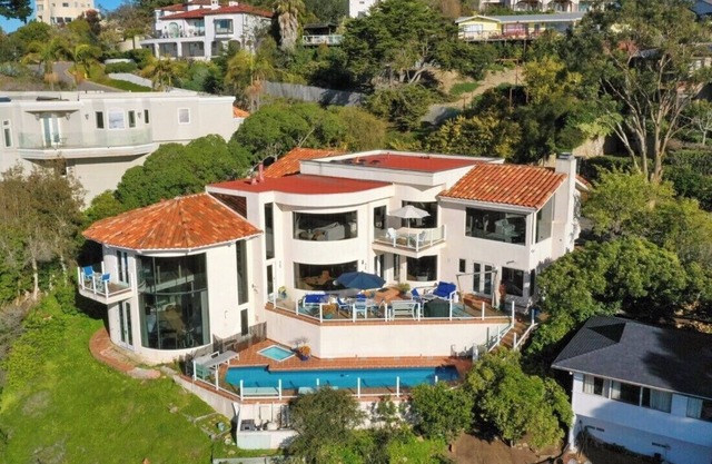 Luxe Sunset Villa w/Oceanview, Pool & Hot Tub, Terrace & Art Studio in La Jolla