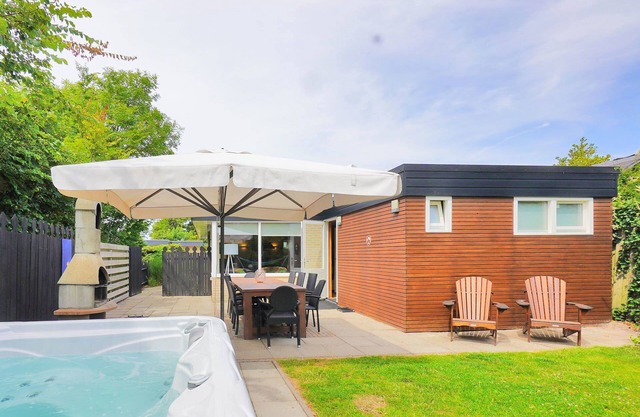 Luxe XL house de Gouden vink, with jacuzzi, 1500 meters from the beach.