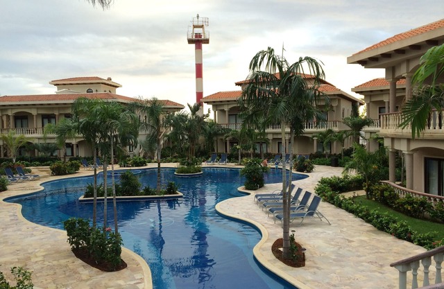 Luxurious 2 Bed/2 Bath Condo In West Bay at - Wahoo's Roatan at The Meridian