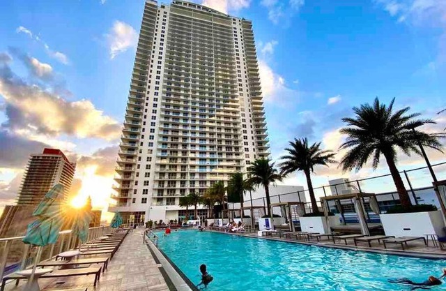 Luxurious 2b 2b with an Amazing View - Daily resort fee and parking not included -