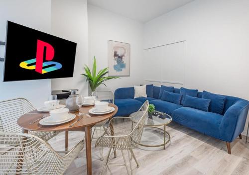 Luxurious 3BD Apt in heart of downtown Free Parking on-site 5 min walk to Bell Center