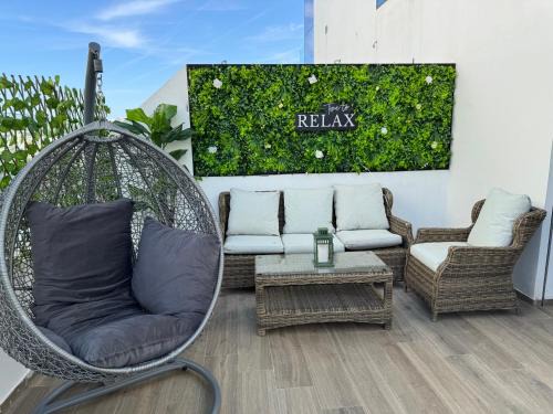 Luxurious 3BR 2BA, 5-min to Beach, Large Terrace, High Floor