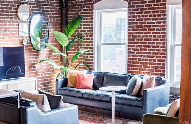 Luxurious 3BR Downtown Penthouse - Perfect Location