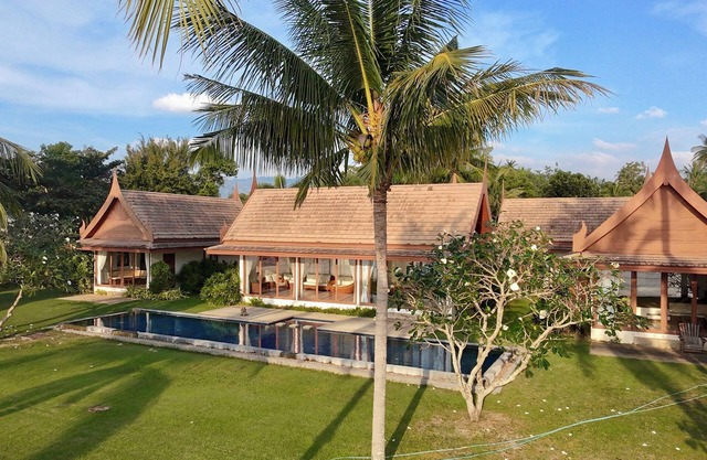 Luxurious 4bd Thai style beachfront escape