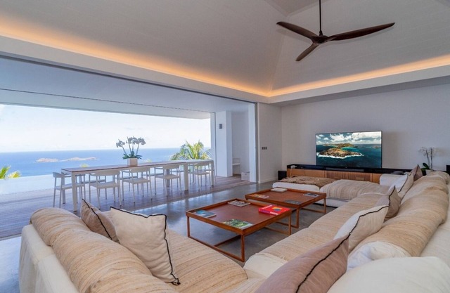 Luxurious 5 BDRM Modern Villa w Pool