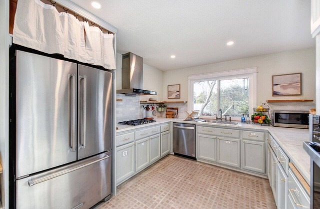 Luxurious 5BR, 3BA home with full kitchen, 2 living rooms, office and yard.