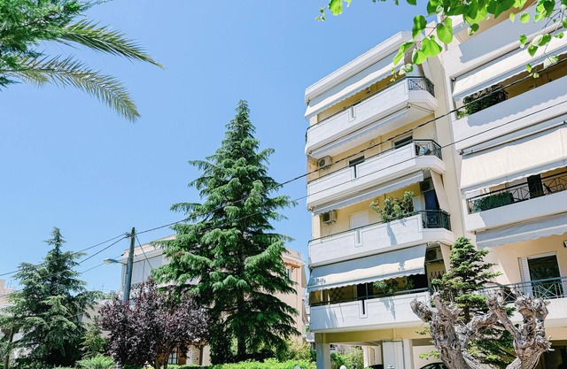 Luxurious apartment with private parking close to YGEIA & Mitera