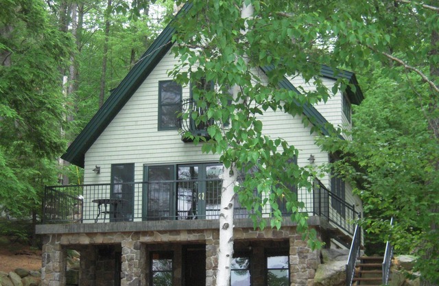 Luxurious Custom Built Lakefront