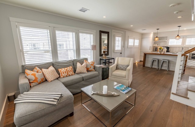 Luxurious Harbor View "Millie" Cottage! Walk & bike to everything!