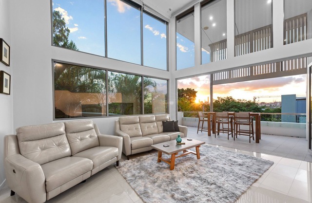 Luxurious Living! 3Bed/3Bath/1Car/Pool ~ Balmoral