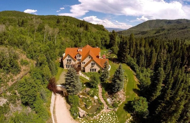 Luxurious Mountain Retreat with Pool Midway