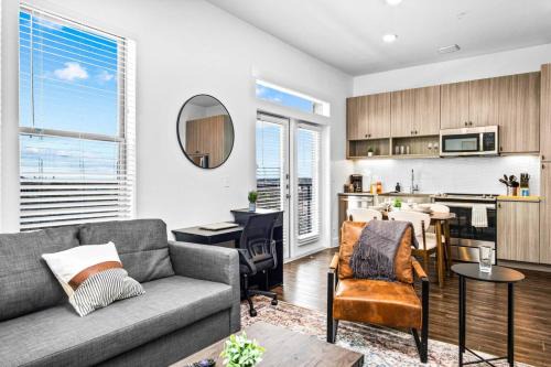 Luxurious New Unit 1Bd1Ba Pool, Golf Sim