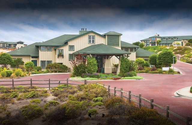 Luxurious Ocean Front Resort with Great Amenities