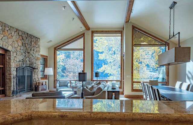 Luxurious Property with Spectacular Bald Mountain Views