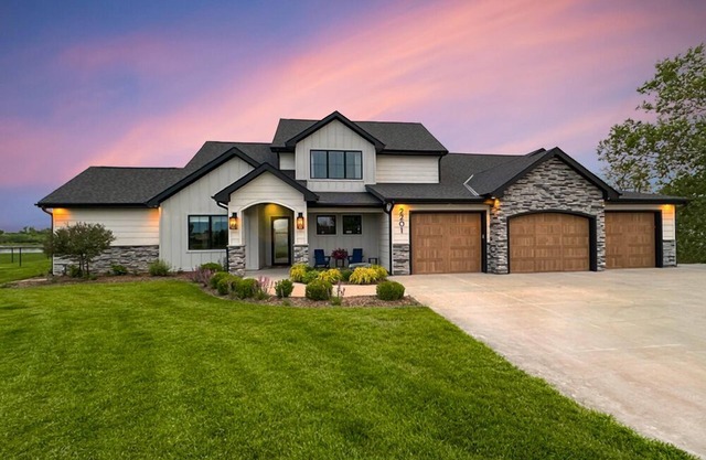 Luxurious River House with 5bdr 3bth 3000+sqft