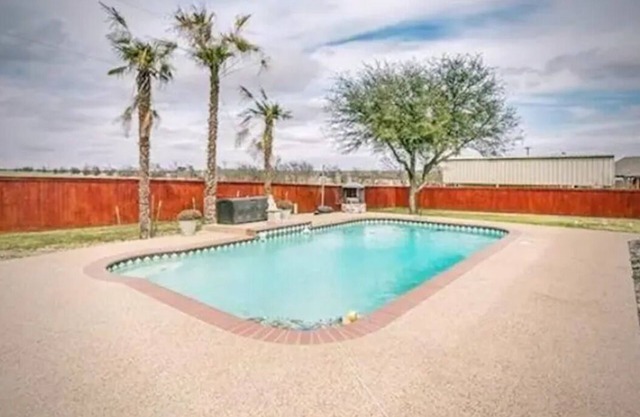 Luxurious & Spacious 6BR w/Pool/Kayak/Lake/Golf