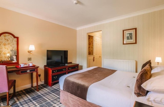 Luxurious Stay w/Indoor Pool & Relaxing Wellness Amenities, Breakfast Included