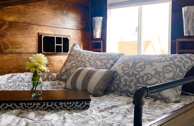 Luxurious Tiny House w/Hot Tub and Sauna. Pets OK! W/D in unit