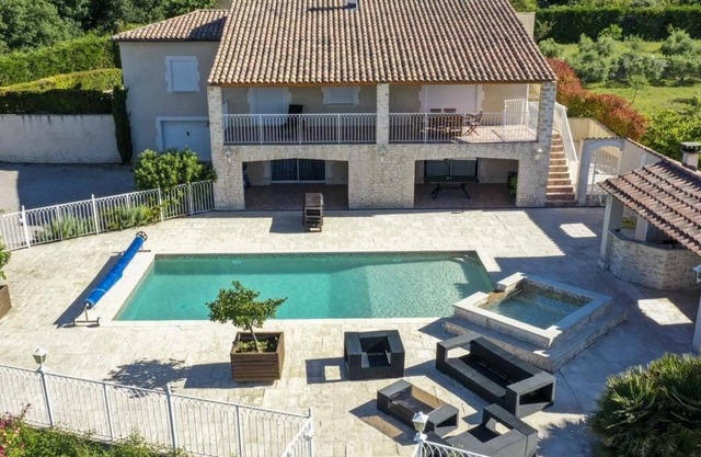 Luxurious villa, swimming pool, children's weir, beautiful view