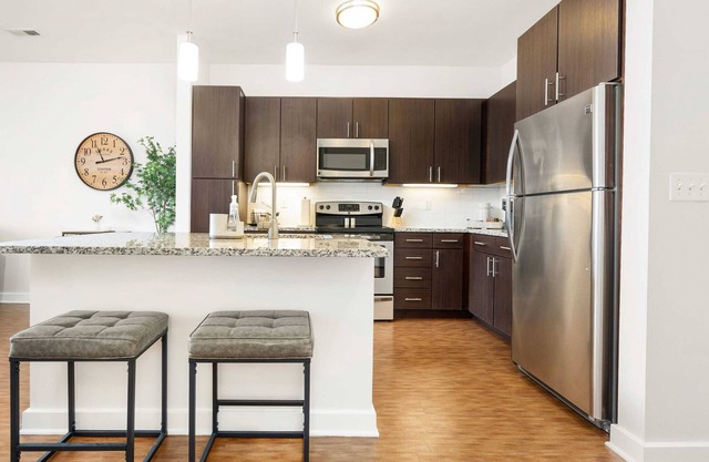 Luxury 2-Bed in Grandview